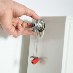 001102 Ключ для электрошкафов для стандартных шкафов и систем запирания 44 mm KNIPEX