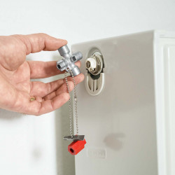 001102 Ключ для электрошкафов для стандартных шкафов и систем запирания 44 mm KNIPEX